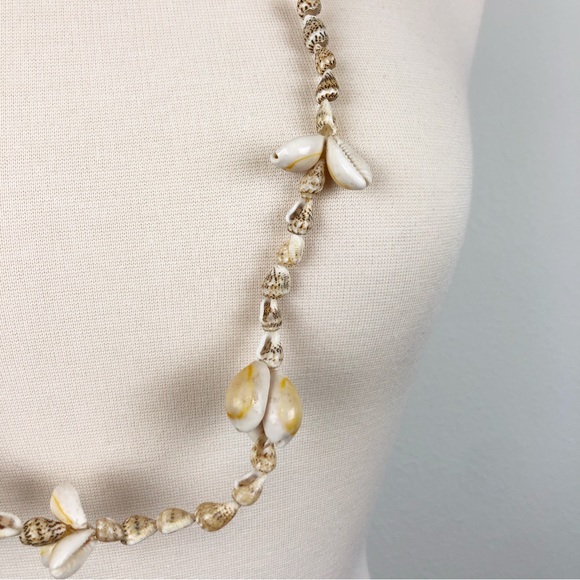 Hawaiian Vintage Beaded Small Shell Necklace - Picture 3 of 6